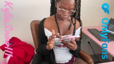 Snapshot of kyliesnowxxx chatting on 03/10/26, 05:51 Kylie Snow online show from 03/10/26, 05:51