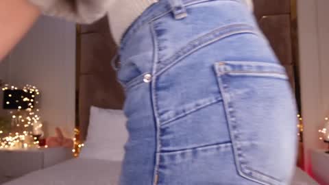 Kylie  online show from 12/31/24, 05:33