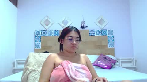 Snapshot of kyliiebaker chatting on 01/15/25, 01:09 Kylie online show from 01/15/25, 01:09