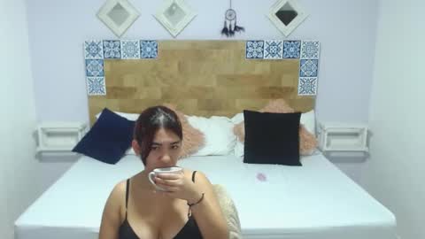 Snapshot of kyliiebaker chatting on 01/17/25, 10:22 Kylie online show from 01/17/25, 10:22