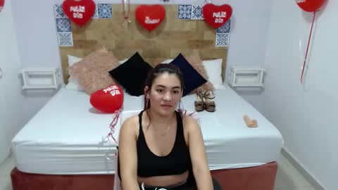 Snapshot of kyliiebaker chatting on 02/23/25, 02:04 Kylie online show from 02/23/25, 02:04