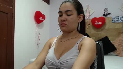 Snapshot of kyliiebaker chatting on 02/24/25, 10:59 Kylie online show from 02/24/25, 10:59