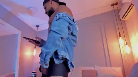 Kylliam Levis online show from 02/11/26, 08:47