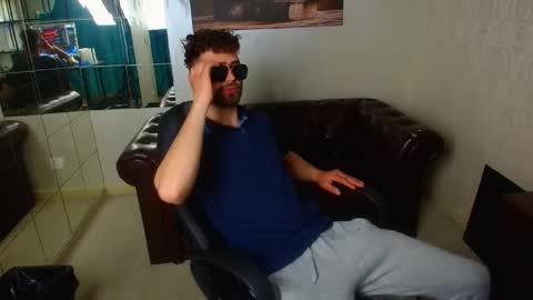 Snapshot of kyloeast chatting on 04/16/26, 04:35 KyloEast online show from 04/16/26, 04:35