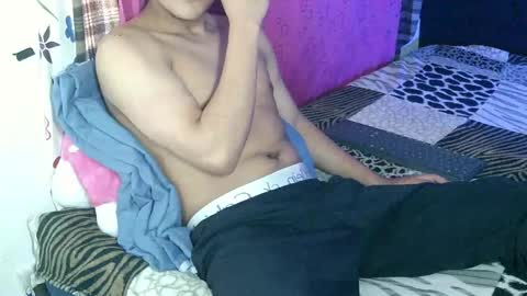 kym629357 online show from 11/30/25, 07:18