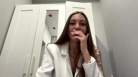 Snapshot of kymberlyrosenlof chatting on 03/20/26, 03:44 Selena online show from 03/20/26, 03:44