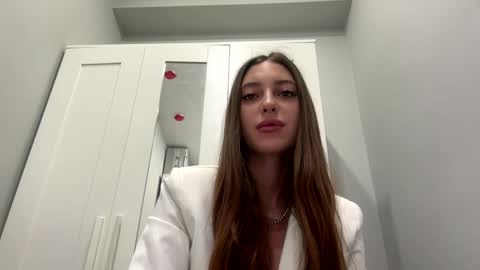 Snapshot of kymberlyrosenlof chatting on 03/23/26, 04:16 Selena online show from 03/23/26, 04:16