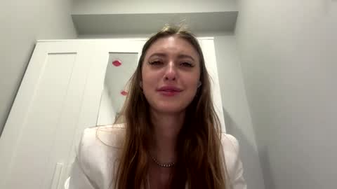 Snapshot of kymberlyrosenlof chatting on 04/04/26, 01:04 Selena online show from 04/04/26, 01:04