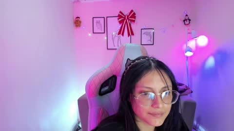 Snapshot of kyomi_chang chatting on 12/18/24, 01:12 Kyomi online show from 12/18/24, 01:12