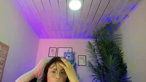Snapshot of kyomi_chang chatting on 03/05/25, 12:22 Kyomi online show from 03/05/25, 12:22