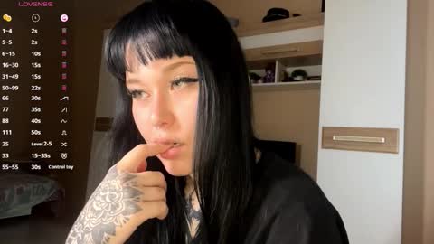 Eva online show from 11/18/25, 10:20