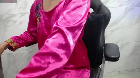 Snapshot of kyra_jeet chatting on 03/24/26, 12:32 Kyra online show from 03/24/26, 12:32