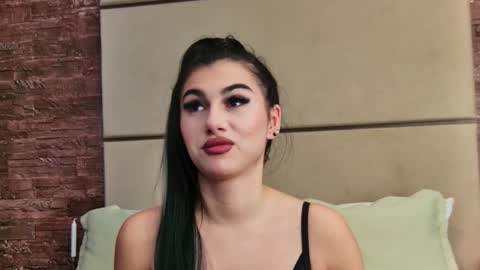 Snapshot of kyrahill_ chatting on 12/06/24, 02:02 Kyra online show from 12/06/24, 02:02