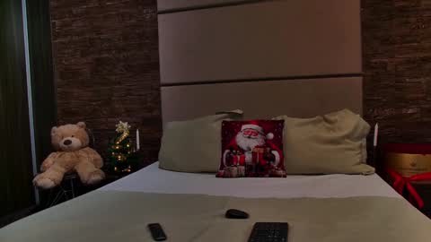 Snapshot of kyrahill_ chatting on 12/23/24, 03:50 Kyra online show from 12/23/24, 03:50