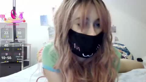 Snapshot of kyrawildofficial chatting on 09/21/25, 07:37 Kyra Wild online show from 09/21/25, 07:37