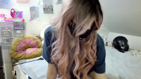 Snapshot of kyrawildofficial chatting on 09/22/25, 10:34 Kyra Wild online show from 09/22/25, 10:34