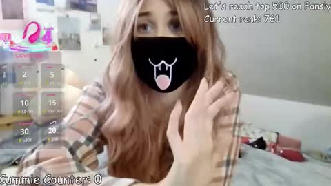 Snapshot of kyrawildofficial chatting on 09/29/25, 08:02 Kyra Wild online show from 09/29/25, 08:02