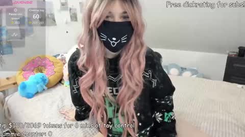 Snapshot of kyrawildofficial chatting on 10/25/25, 05:15 Kyra Wild online show from 10/25/25, 05:15