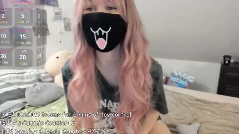 Snapshot of kyrawildofficial chatting on 11/22/25, 12:31 Kyra Wild online show from 11/22/25, 12:31