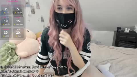 Snapshot of kyrawildofficial chatting on 11/30/25, 06:17 Kyra Wild online show from 11/30/25, 06:17