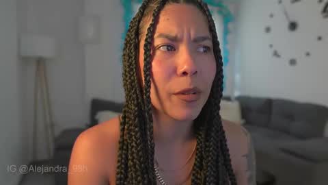 Snapshot of kyria__1 chatting on 12/16/25, 10:04 schedule 300 pm - 1100pm colombia time online show from 12/16/25, 10:04