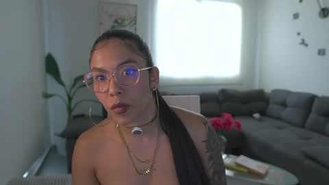 Snapshot of kyria__1 chatting on 04/06/26, 09:27 schedule 300 pm - 1100pm colombia time online show from 04/06/26, 09:27