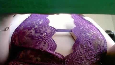 kyrradavis online show from 10/15/25, 08:47