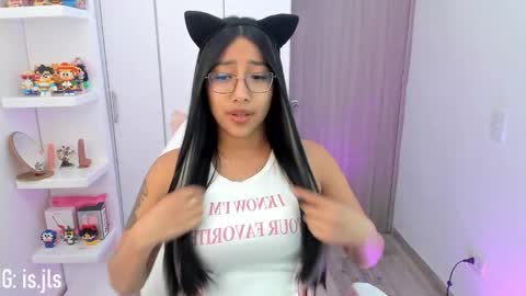 Snapshot of kyy_isa chatting on 09/26/25, 03:43 IG  online show from 09/26/25, 03:43