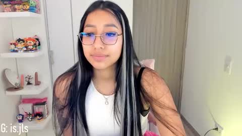 Snapshot of kyy_isa chatting on 10/04/25, 12:30 IG  online show from 10/04/25, 12:30