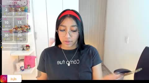 Snapshot of kyy_isa chatting on 10/15/25, 04:12 IG  online show from 10/15/25, 04:12