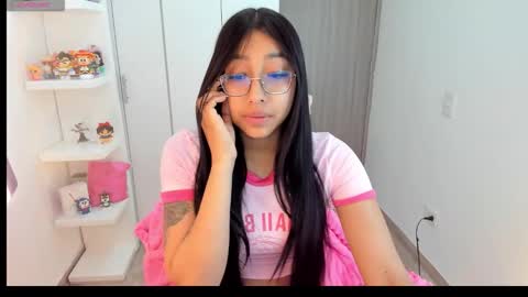 Snapshot of kyy_isa chatting on 10/17/25, 04:26 IG  online show from 10/17/25, 04:26