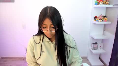 Snapshot of kyy_isa chatting on 10/20/25, 05:52 IG  online show from 10/20/25, 05:52