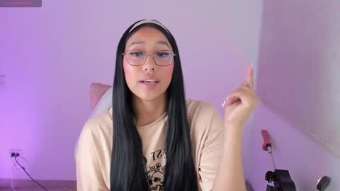 Snapshot of kyy_isa chatting on 02/04/26, 01:00 IG online show from 02/04/26, 01:00