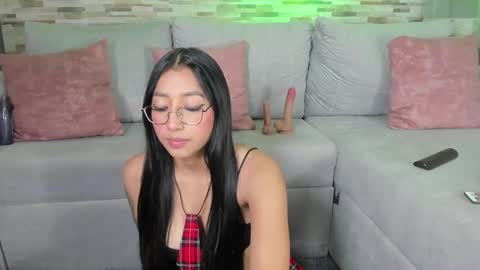 Snapshot of kyy_isa chatting on 02/06/26, 03:22 IG online show from 02/06/26, 03:22