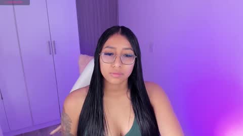 Snapshot of kyy_isa chatting on 03/04/26, 05:19 IG online show from 03/04/26, 05:19