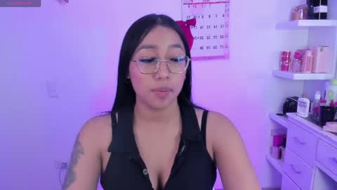 Snapshot of kyy_isa chatting on 04/24/26, 05:21 IG online show from 04/24/26, 05:21