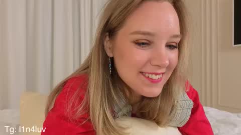 Snapshot of l1n4luv chatting on 10/22/25, 09:03 lina online show from 10/22/25, 09:03