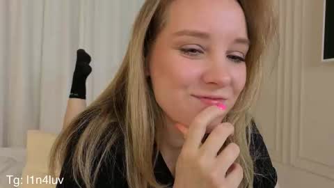 Snapshot of l1n4luv chatting on 11/16/25, 09:31 lina online show from 11/16/25, 09:31