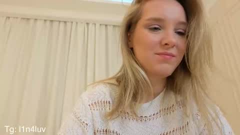 Snapshot of l1n4luv chatting on 11/27/25, 09:28 lina online show from 11/27/25, 09:28