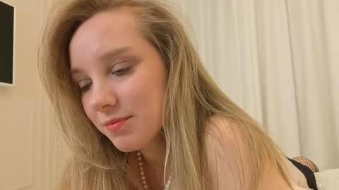 lina online show from 12/21/25, 09:33