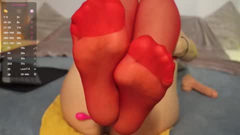 Snapshot of l1ttle_kiki chatting on 03/18/26, 06:44 Viktoria White online show from 03/18/26, 06:44