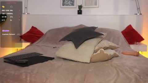 Snapshot of l1ttle_kiki chatting on 03/23/26, 06:12 Viktoria White online show from 03/23/26, 06:12