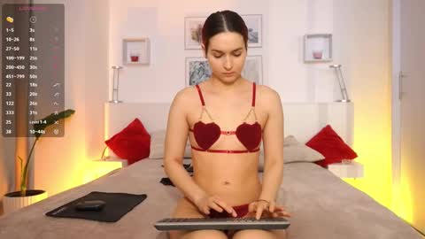 Snapshot of l1ttle_kiki chatting on 03/30/26, 05:41 Viktoria White online show from 03/30/26, 05:41