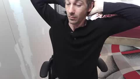 Snapshot of l1v1nth3dr3am chatting on 10/17/25, 10:07 l1v1nth3dr3am online show from 10/17/25, 10:07