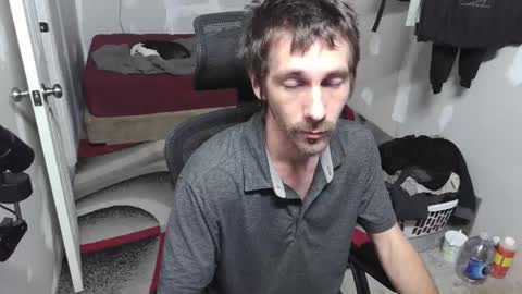 Snapshot of l1v1nth3dr3am chatting on 10/29/25, 06:04 l1v1nth3dr3am online show from 10/29/25, 06:04