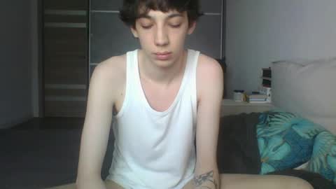 Snapshot of l8199 chatting on 04/23/26, 12:29 liam online show from 04/23/26, 12:29