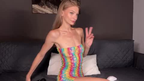 Snapshot of l_0l chatting on 07/17/26, 12:28 Julie online show from 07/17/26, 12:28