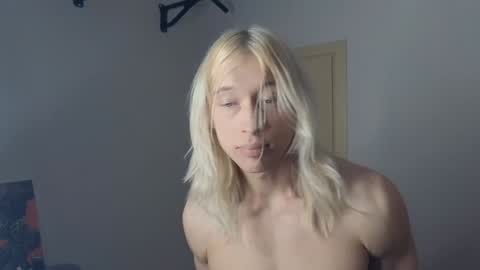 Snapshot of l_adonis_l chatting on 12/19/24, 04:02 Adonis online show from 12/19/24, 04:02