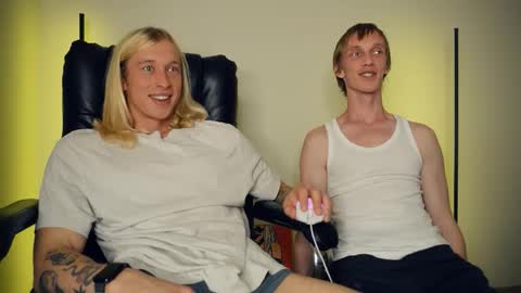 Snapshot of l_adonis_l chatting on 10/08/25, 06:11 Adonis online show from 10/08/25, 06:11