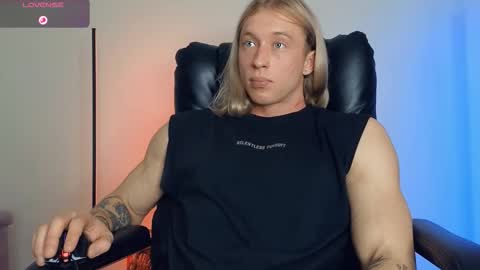 Snapshot of l_adonis_l chatting on 11/07/25, 11:10 Adonis online show from 11/07/25, 11:10